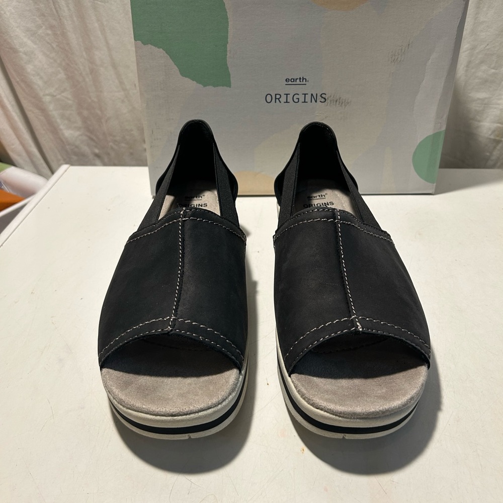 Earth origins black leather peep toe low wedge shoes size 7.5 NWT